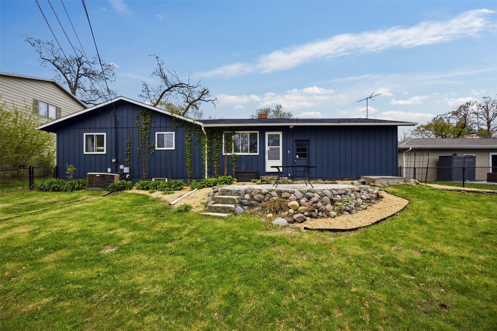 2332 Fairlane Drive NE Cedar Rapids IA 52402