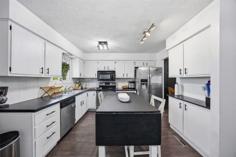 2332 Fairlane Drive NE Cedar Rapids IA 52402
