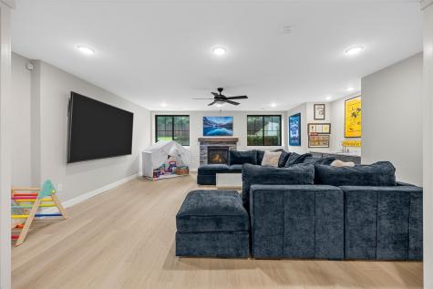 1022 Oakes Drive Iowa City IA 52245