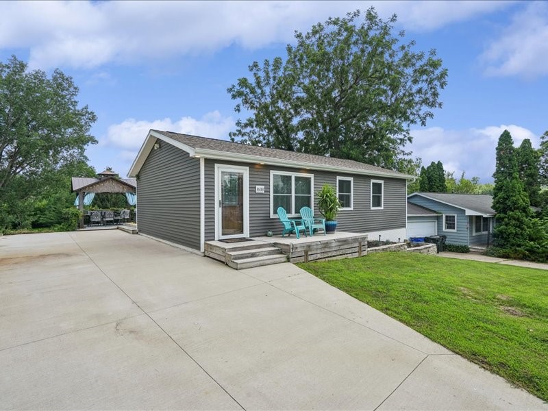 1633 23rd Street NW Cedar Rapids IA 52405