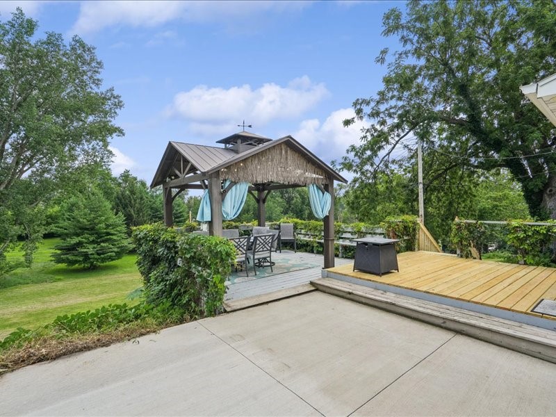 1633 23rd Street NW Cedar Rapids IA 52405