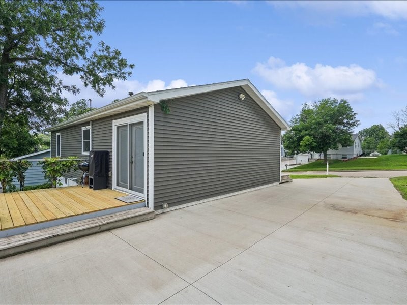 1633 23rd Street NW Cedar Rapids IA 52405