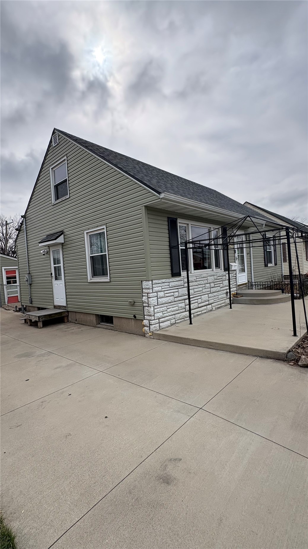 1421 9th Street NW Cedar Rapids IA 52405