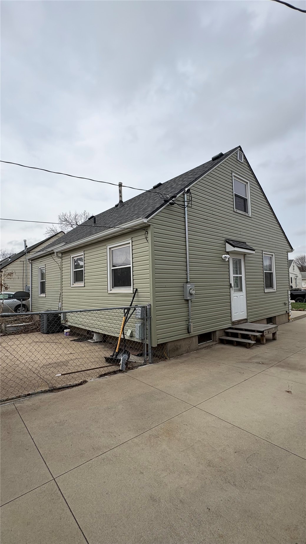 1421 9th Street NW Cedar Rapids IA 52405