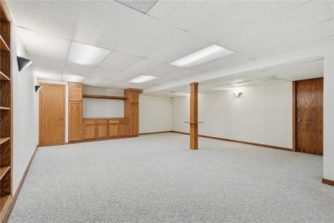 6805 Stone Terrace Drive Cedar Rapids IA 52404
