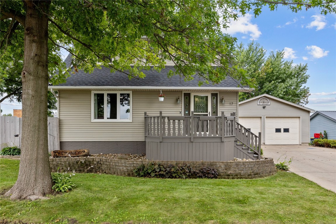 17 3rd Avenue Newhall IA 52315