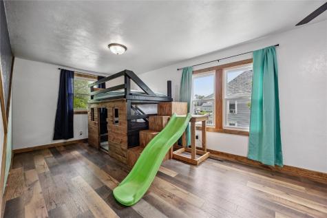 17 3rd Avenue Newhall IA 52315
