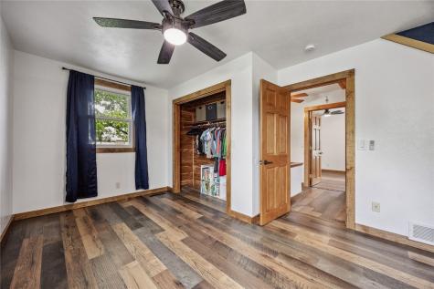 17 3rd Avenue Newhall IA 52315