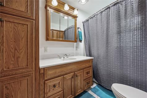 17 3rd Avenue Newhall IA 52315