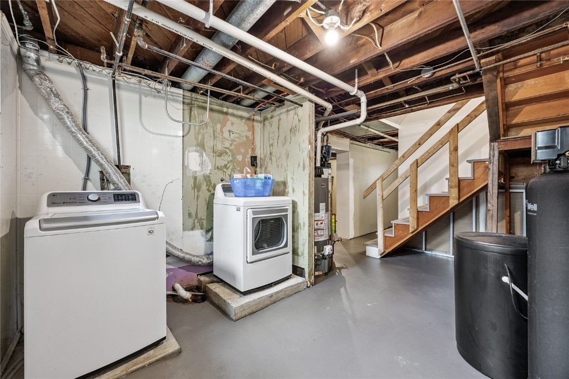 17 3rd Avenue Newhall IA 52315