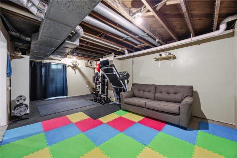 17 3rd Avenue Newhall IA 52315