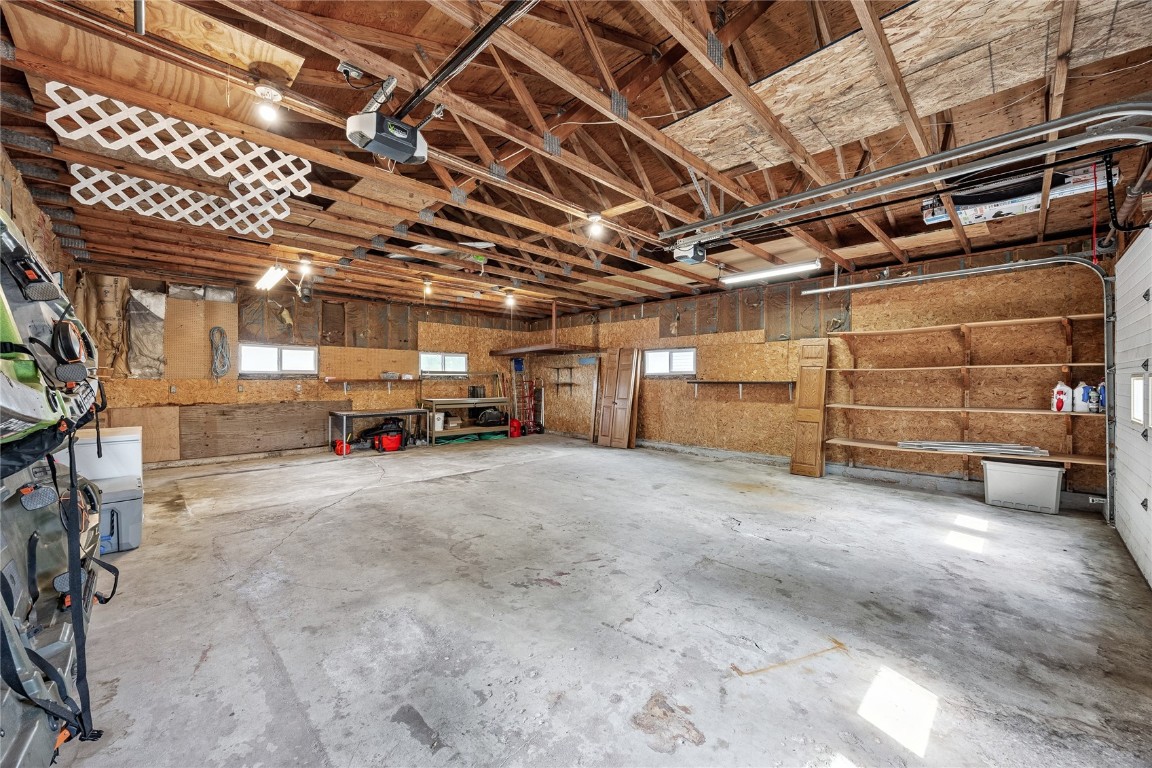 17 3rd Avenue Newhall IA 52315