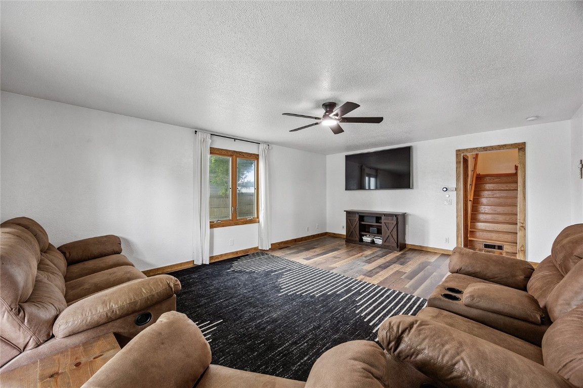17 3rd Avenue Newhall IA 52315