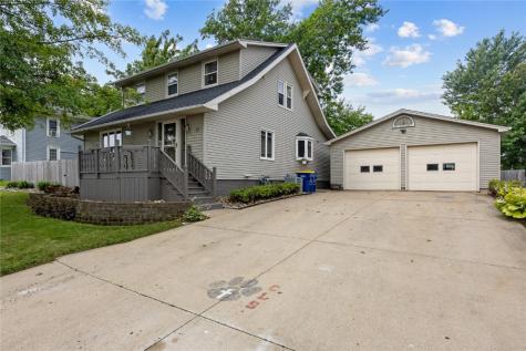 17 3rd Avenue Newhall IA 52315