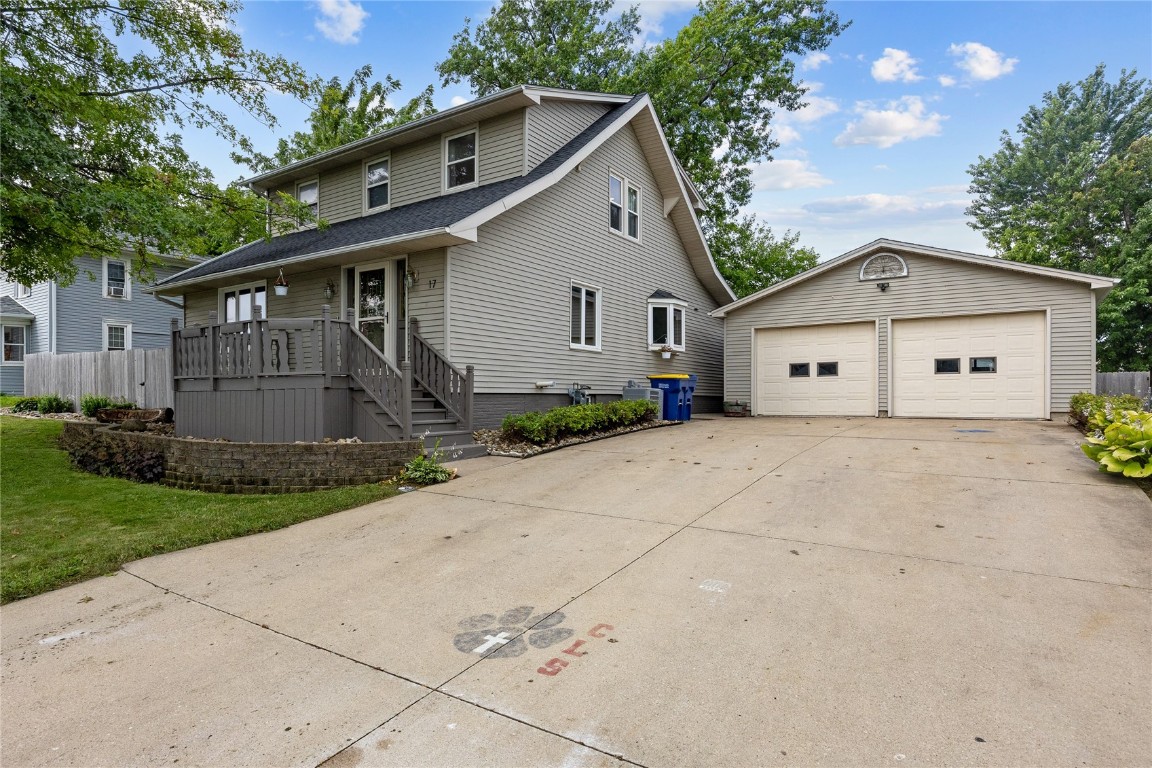 17 3rd Avenue Newhall IA 52315