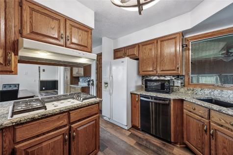 17 3rd Avenue Newhall IA 52315