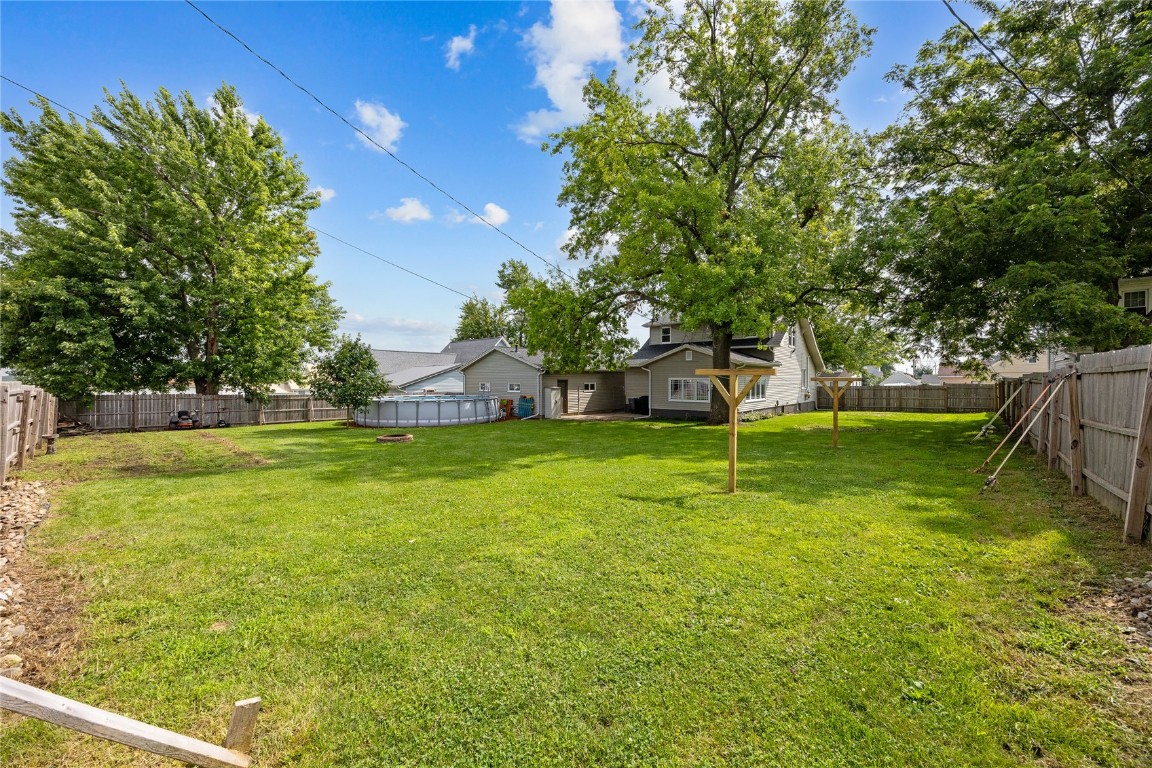 17 3rd Avenue Newhall IA 52315