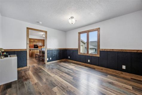 17 3rd Avenue Newhall IA 52315