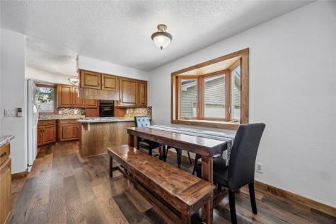 17 3rd Avenue Newhall IA 52315