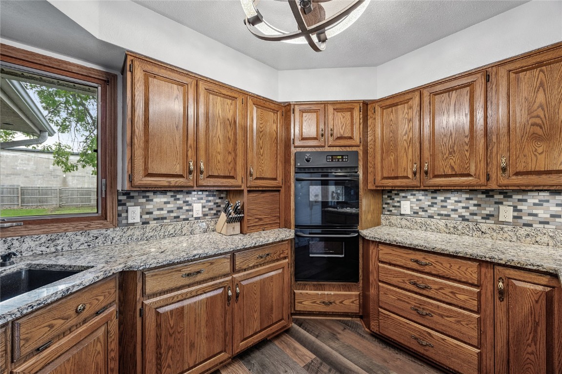 17 3rd Avenue Newhall IA 52315