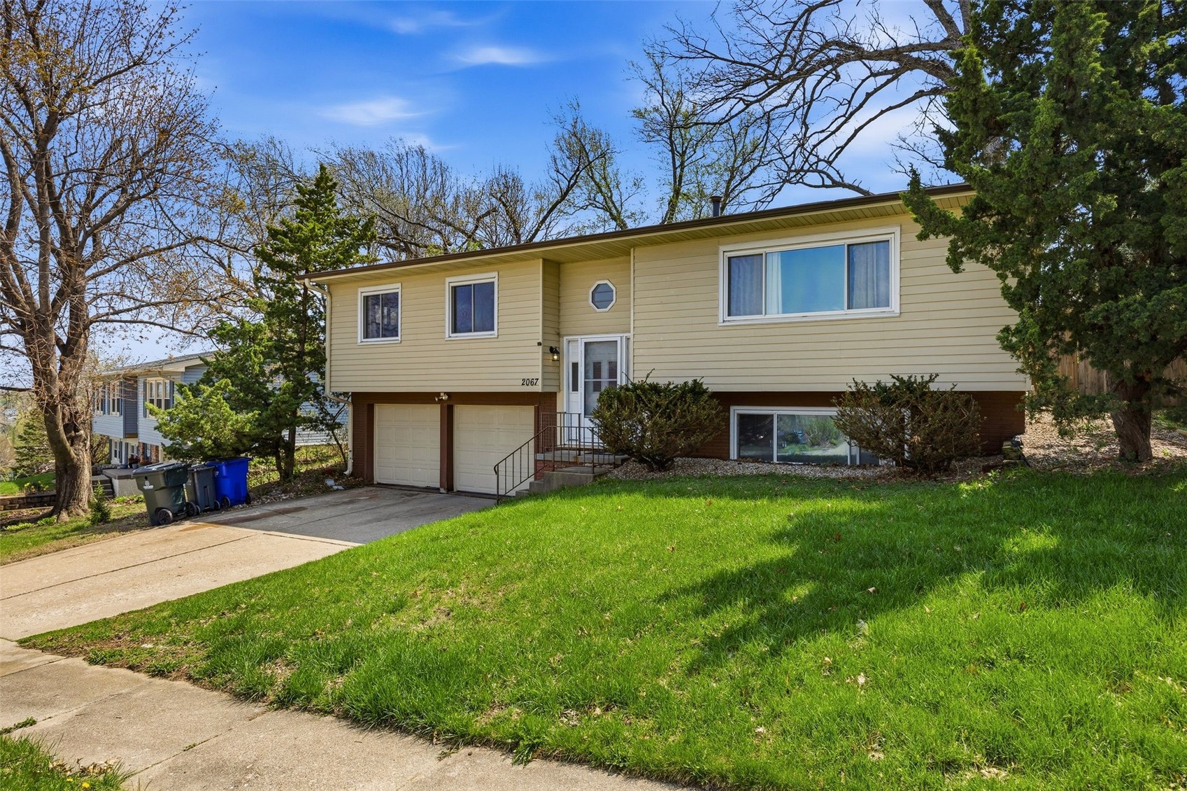 2067 Knollshire Road NE Cedar Rapids IA 52402
