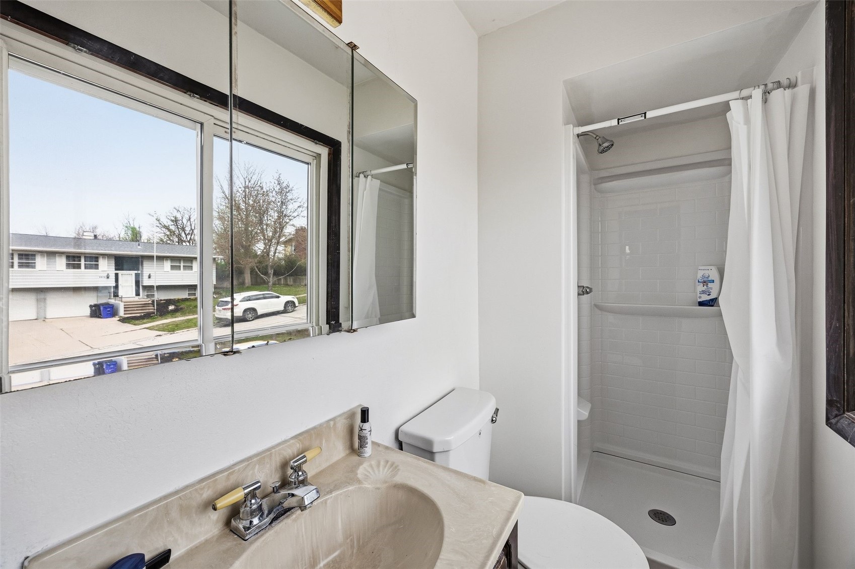 2067 Knollshire Road NE Cedar Rapids IA 52402