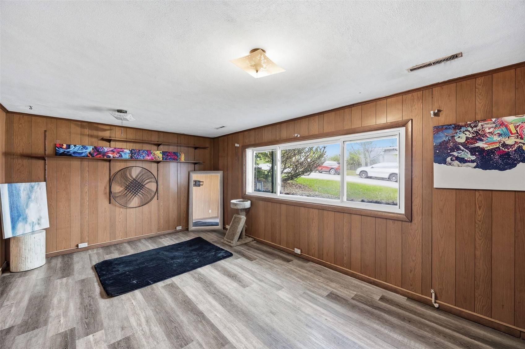 2067 Knollshire Road NE Cedar Rapids IA 52402