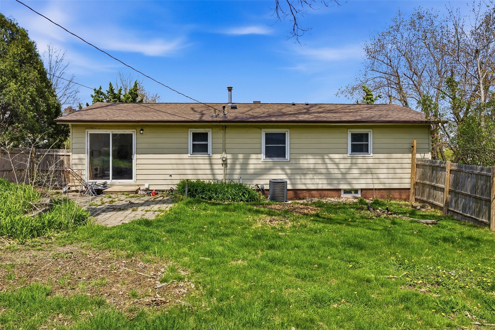 2067 Knollshire Road NE Cedar Rapids IA 52402