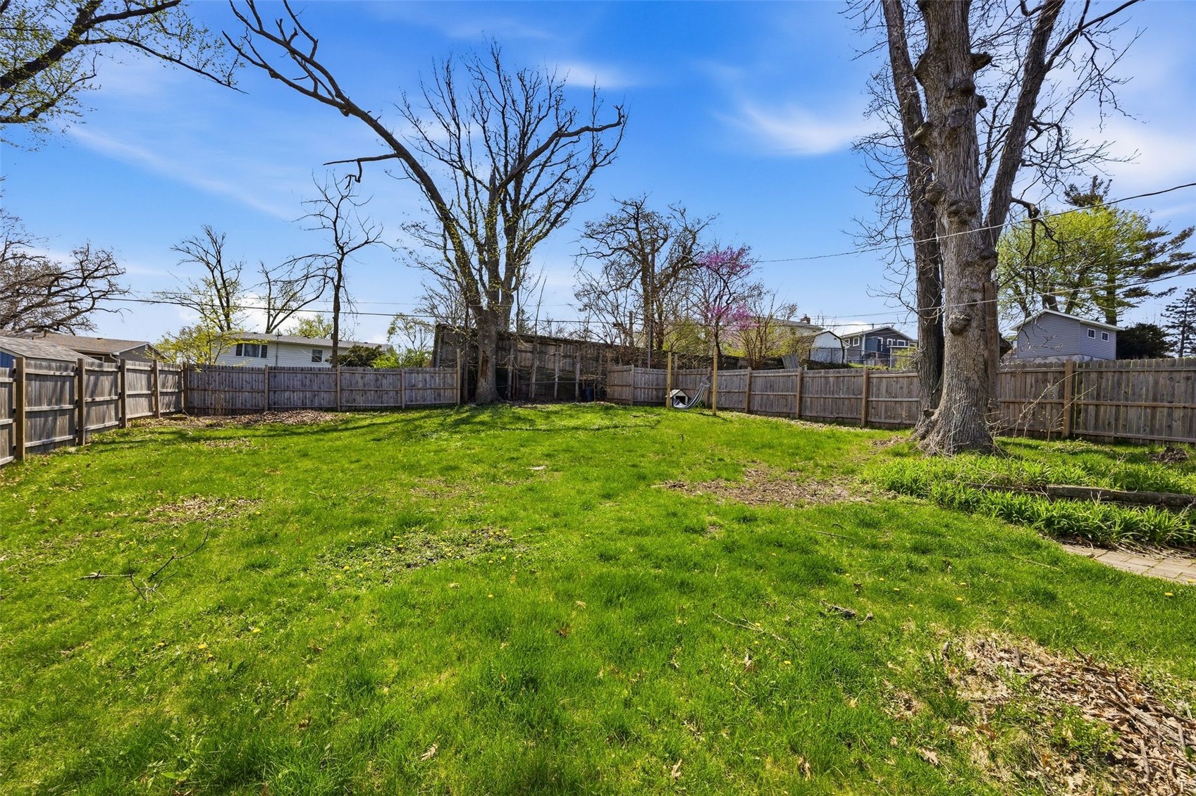 2067 Knollshire Road NE Cedar Rapids IA 52402