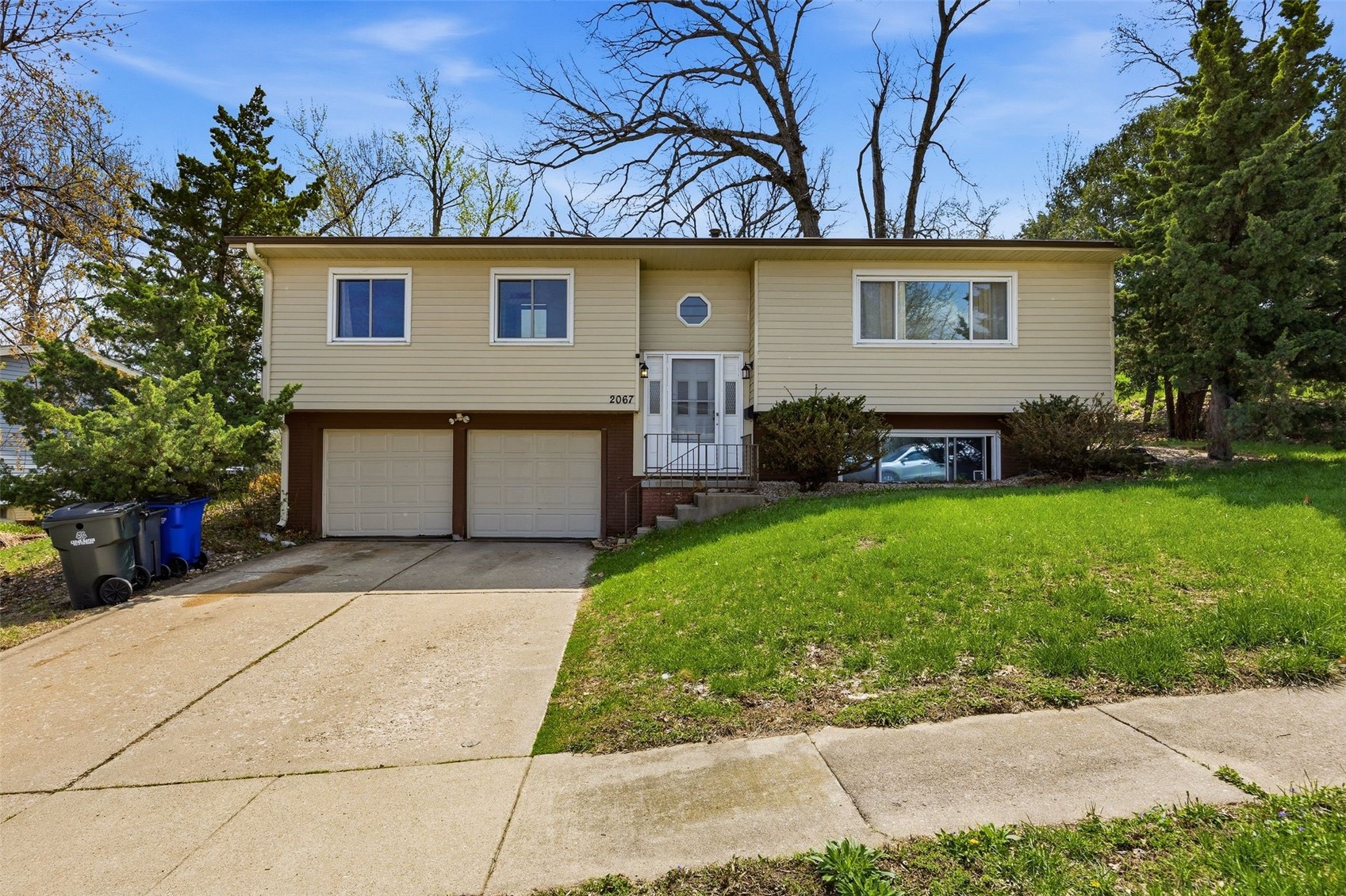 2067 Knollshire Road NE Cedar Rapids IA 52402