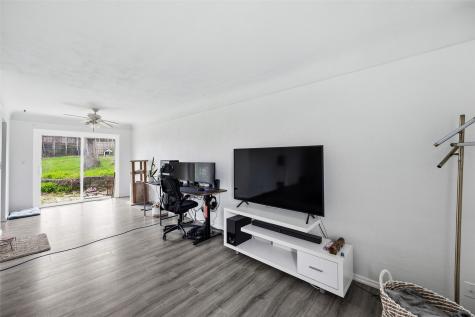 2067 Knollshire Road NE Cedar Rapids IA 52402