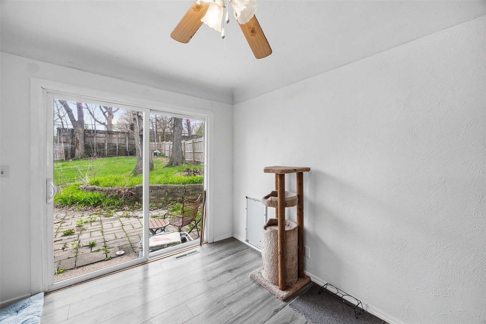 2067 Knollshire Road NE Cedar Rapids IA 52402