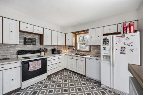 2067 Knollshire Road NE Cedar Rapids IA 52402
