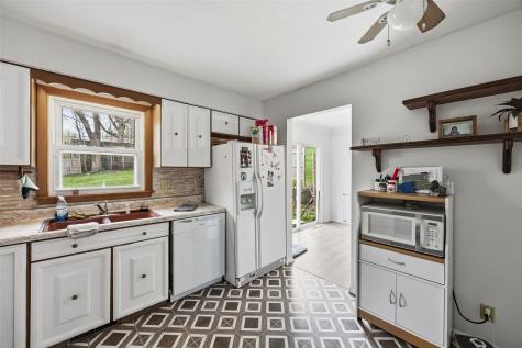2067 Knollshire Road NE Cedar Rapids IA 52402