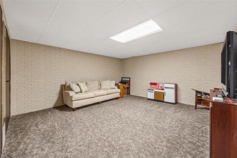 216 Windsor Drive NE Cedar Rapids IA 52402