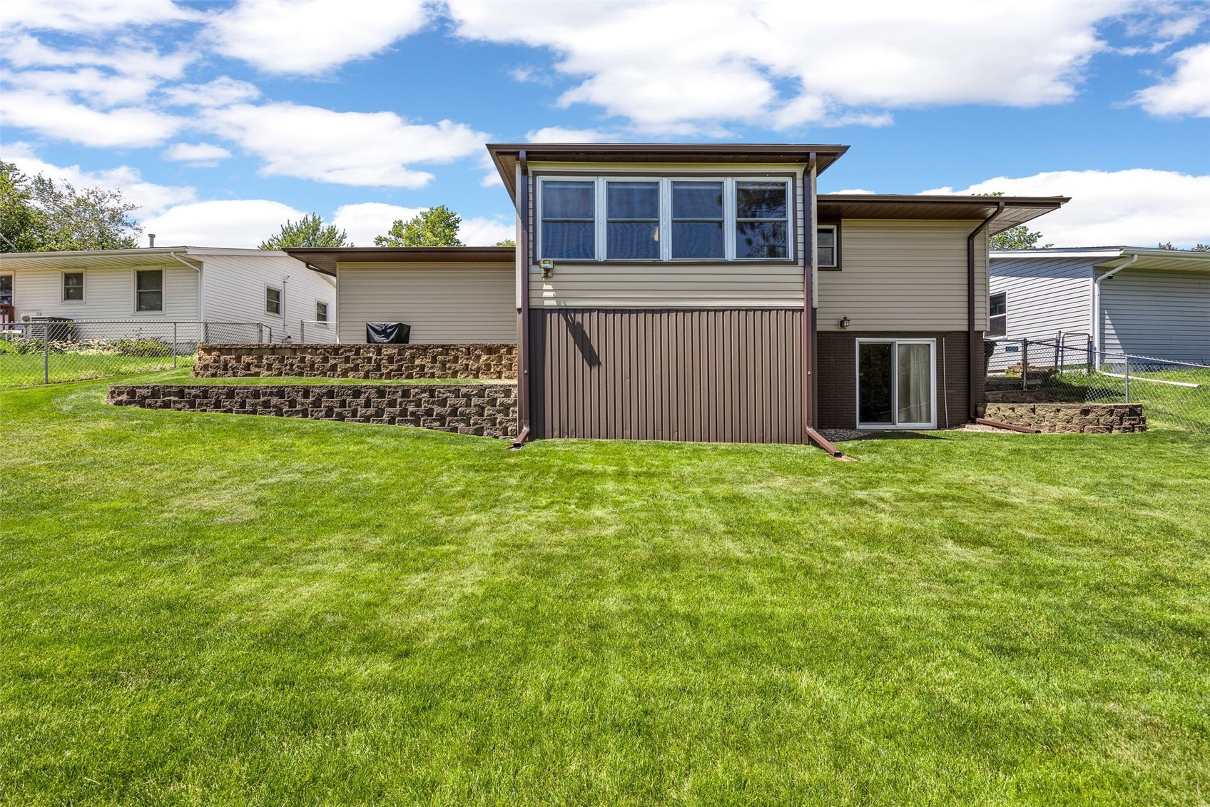 216 Windsor Drive NE Cedar Rapids IA 52402