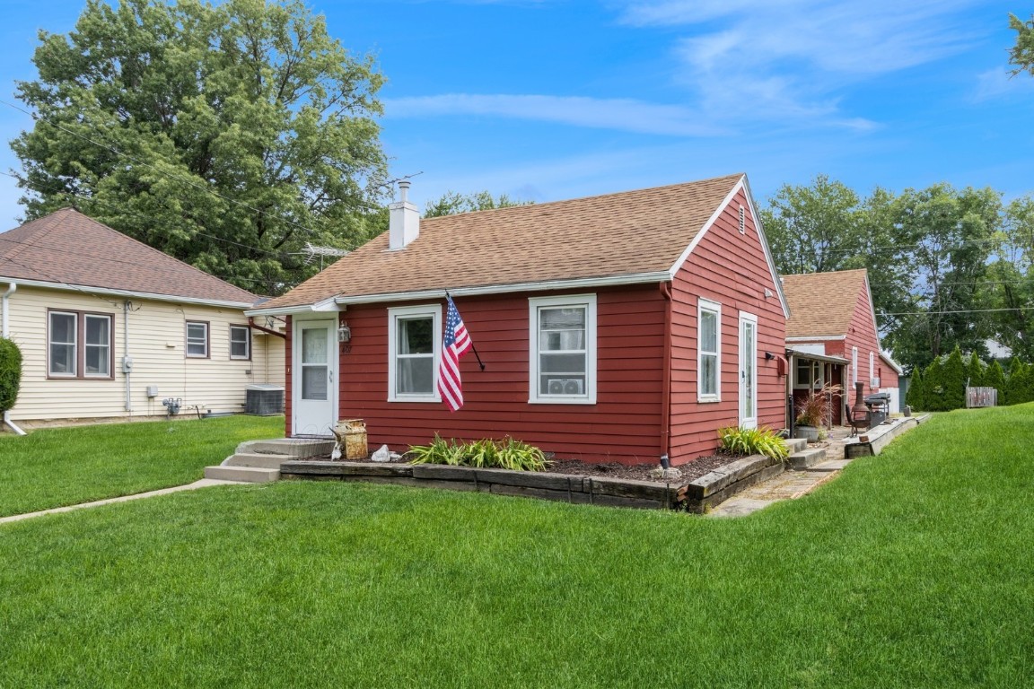 407 Clark Street Williamsburg IA 52361