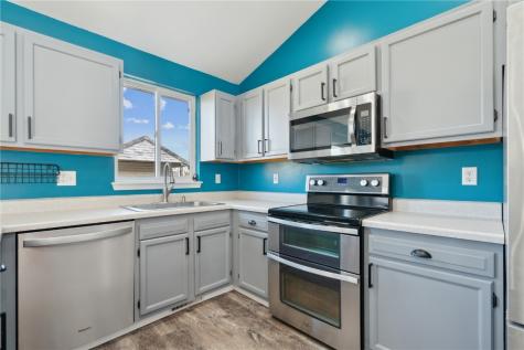 3340 London Way Marion IA 52302