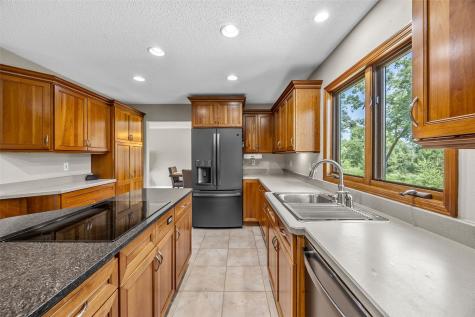5102 Broadlawn Drive SE Cedar Rapids IA 52403