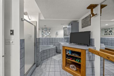 5102 Broadlawn Drive SE Cedar Rapids IA 52403