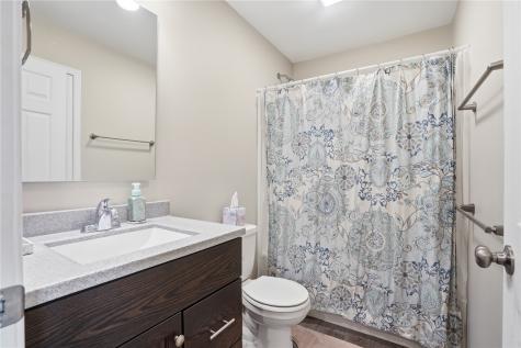 114 Blue Jay Avenue Vinton IA 52349
