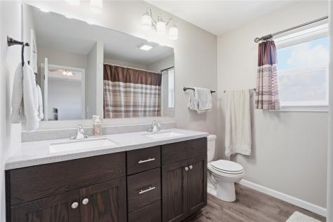 114 Blue Jay Avenue Vinton IA 52349