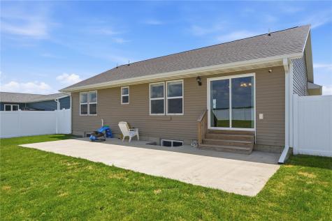 114 Blue Jay Avenue Vinton IA 52349