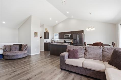 114 Blue Jay Avenue Vinton IA 52349