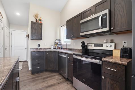 114 Blue Jay Avenue Vinton IA 52349