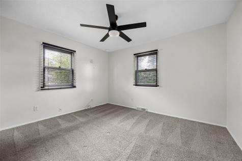 1053 Rainbow Boulevard Hiawatha IA 52233