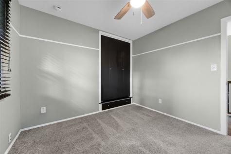 1053 Rainbow Boulevard Hiawatha IA 52233