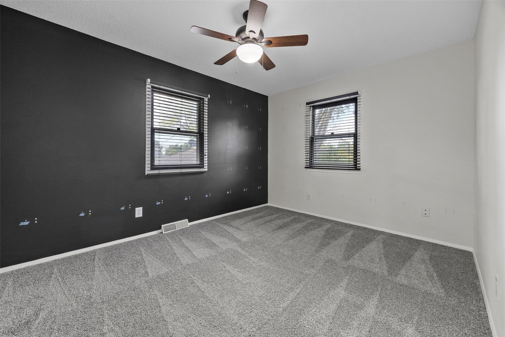 1053 Rainbow Boulevard Hiawatha IA 52233