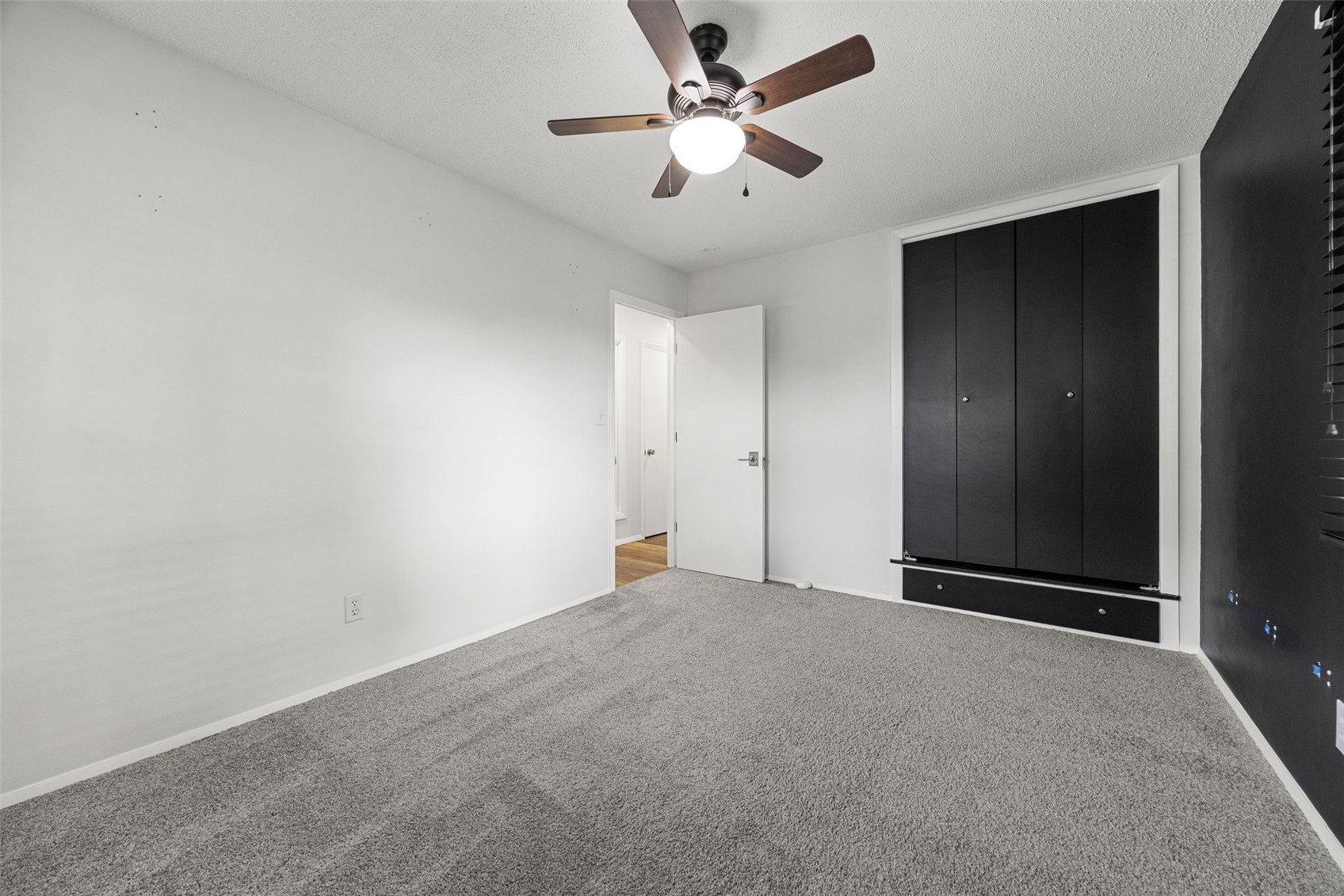 1053 Rainbow Boulevard Hiawatha IA 52233