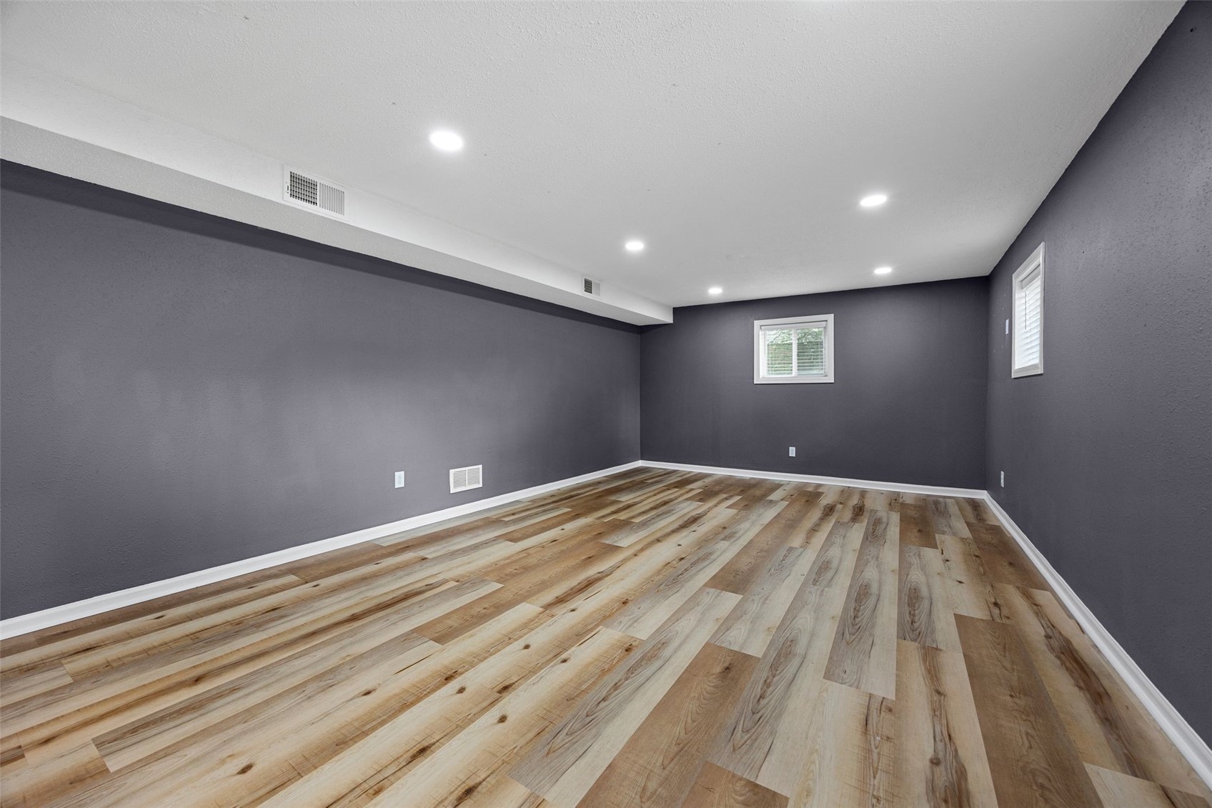 1053 Rainbow Boulevard Hiawatha IA 52233